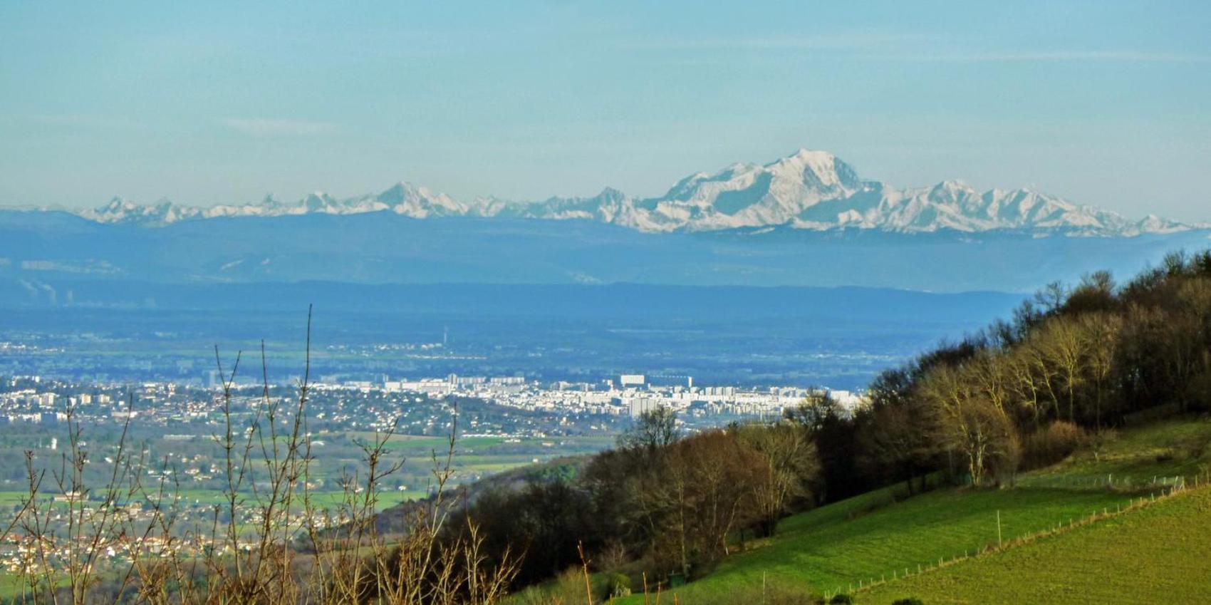 Gites Des Esselards Yzeron ภายนอก รูปภาพ